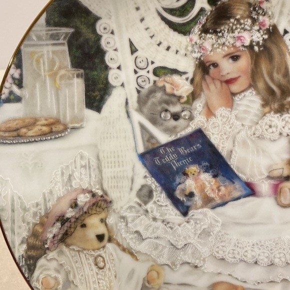 Corinne Layton Heirlooms & Lace “Bridget” Collector’s #5 Plate Series 5365A - Picture 10 of 14
